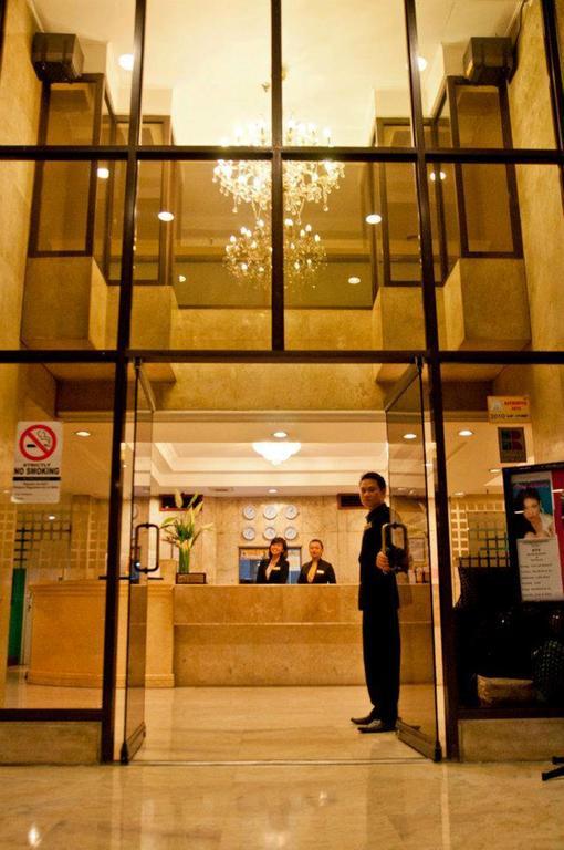 Cherry Blossoms Hotel Manila Bagian luar foto