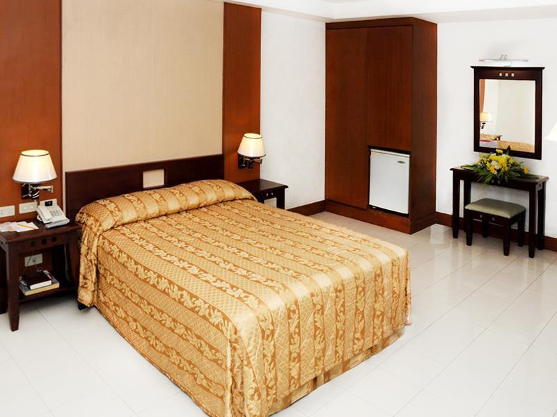 Cherry Blossoms Hotel Manila Bagian luar foto