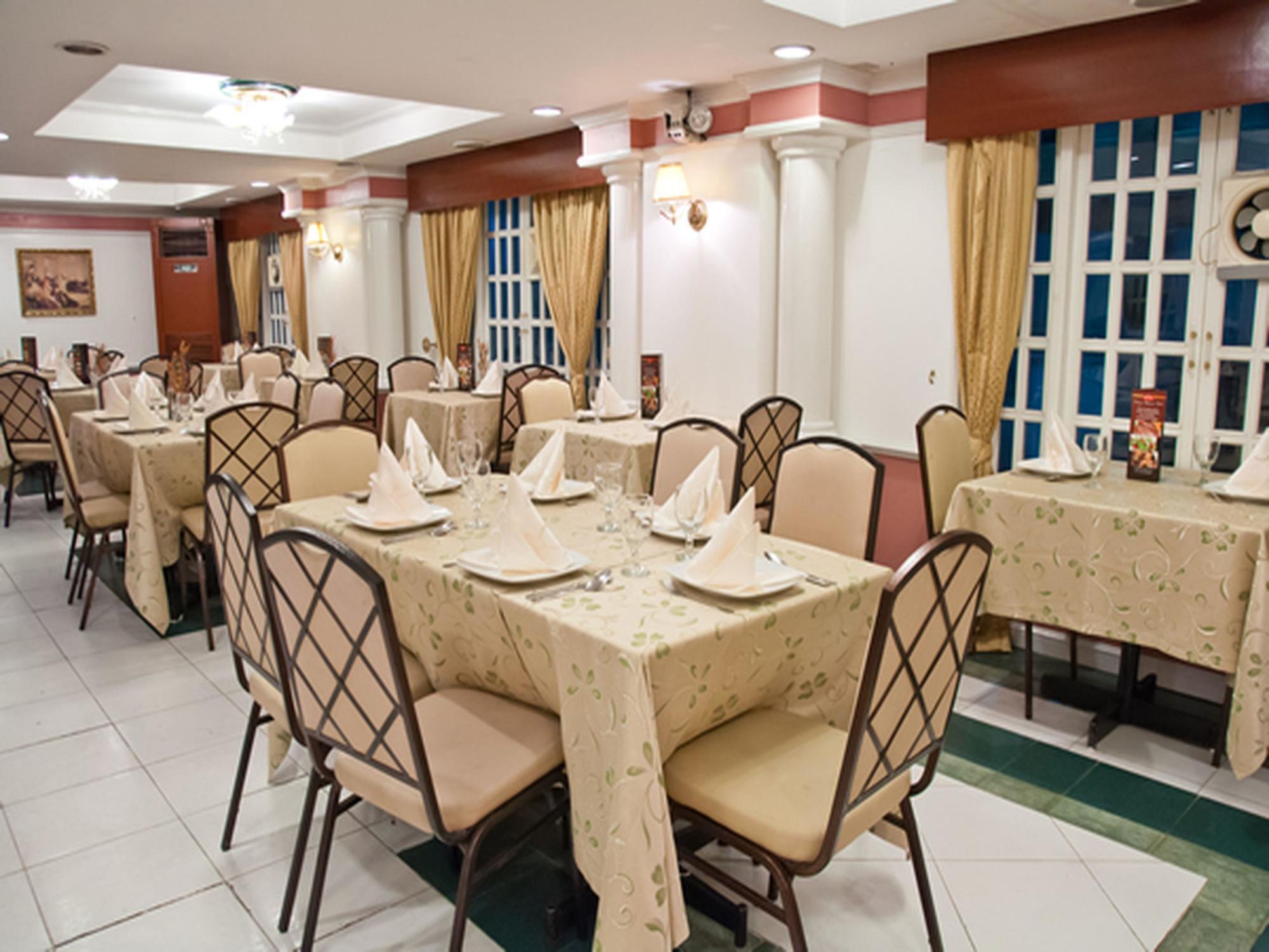 Cherry Blossoms Hotel Manila Bagian luar foto