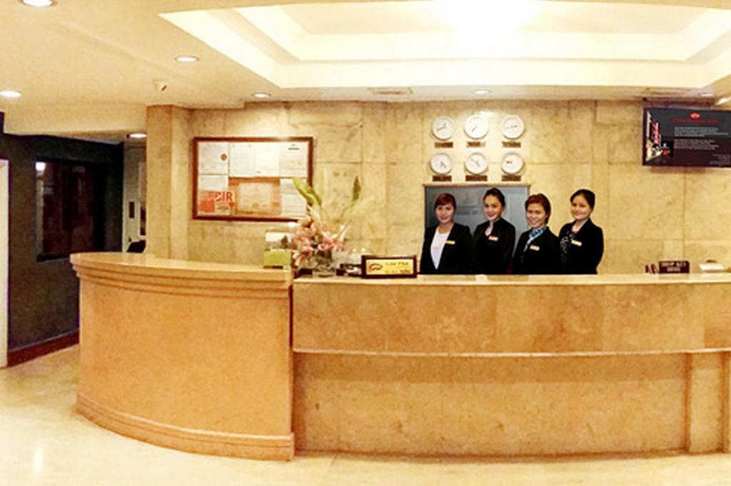 Cherry Blossoms Hotel Manila Bagian luar foto