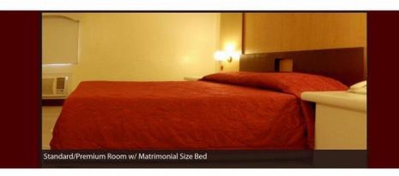Cherry Blossoms Hotel Manila Bagian luar foto