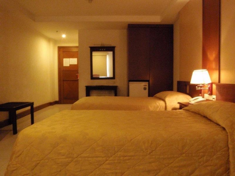 Cherry Blossoms Hotel Manila Bagian luar foto