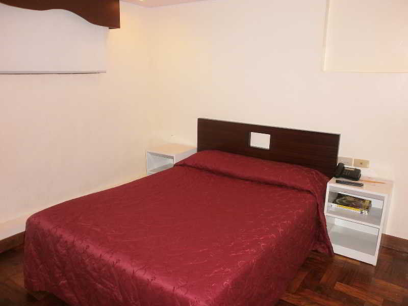Cherry Blossoms Hotel Manila Bagian luar foto