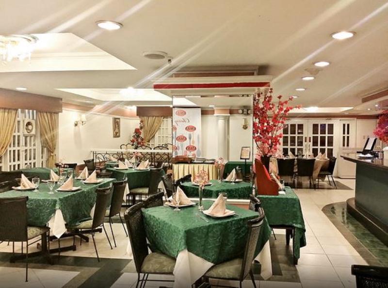 Cherry Blossoms Hotel Manila Bagian luar foto