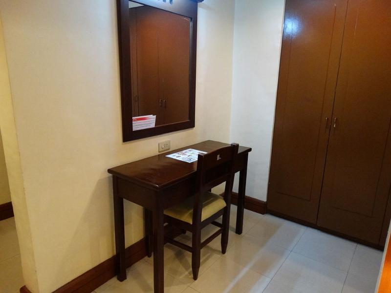 Cherry Blossoms Hotel Manila Bagian luar foto