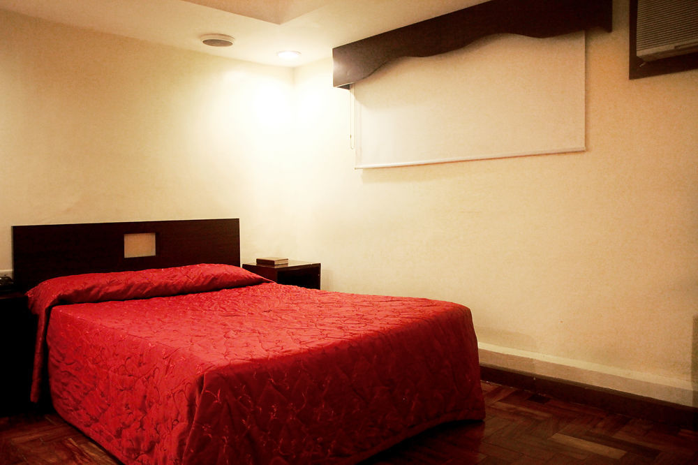 Cherry Blossoms Hotel Manila Bagian luar foto