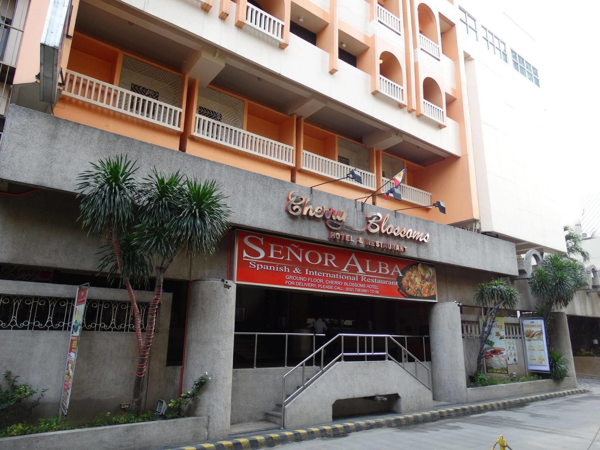 Cherry Blossoms Hotel Manila Bagian luar foto