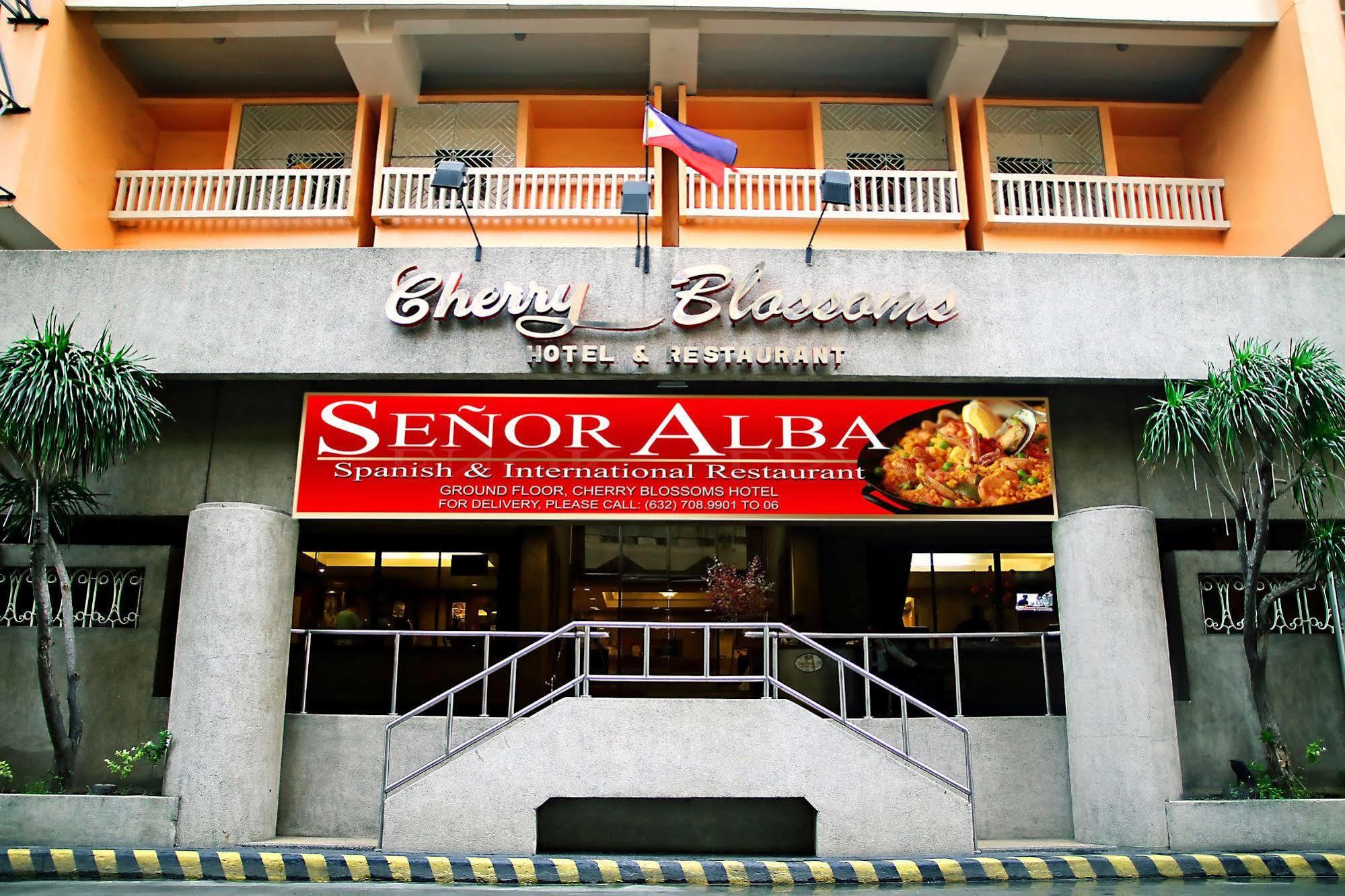Cherry Blossoms Hotel Manila Bagian luar foto