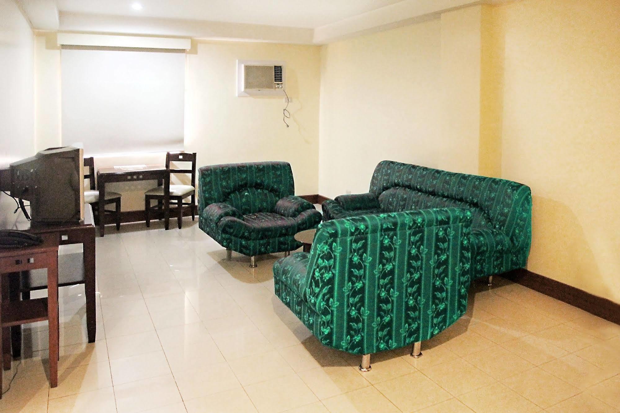 Cherry Blossoms Hotel Manila Bagian luar foto