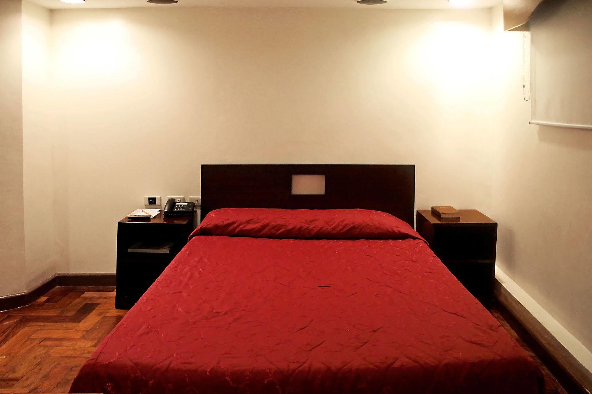 Cherry Blossoms Hotel Manila Bagian luar foto