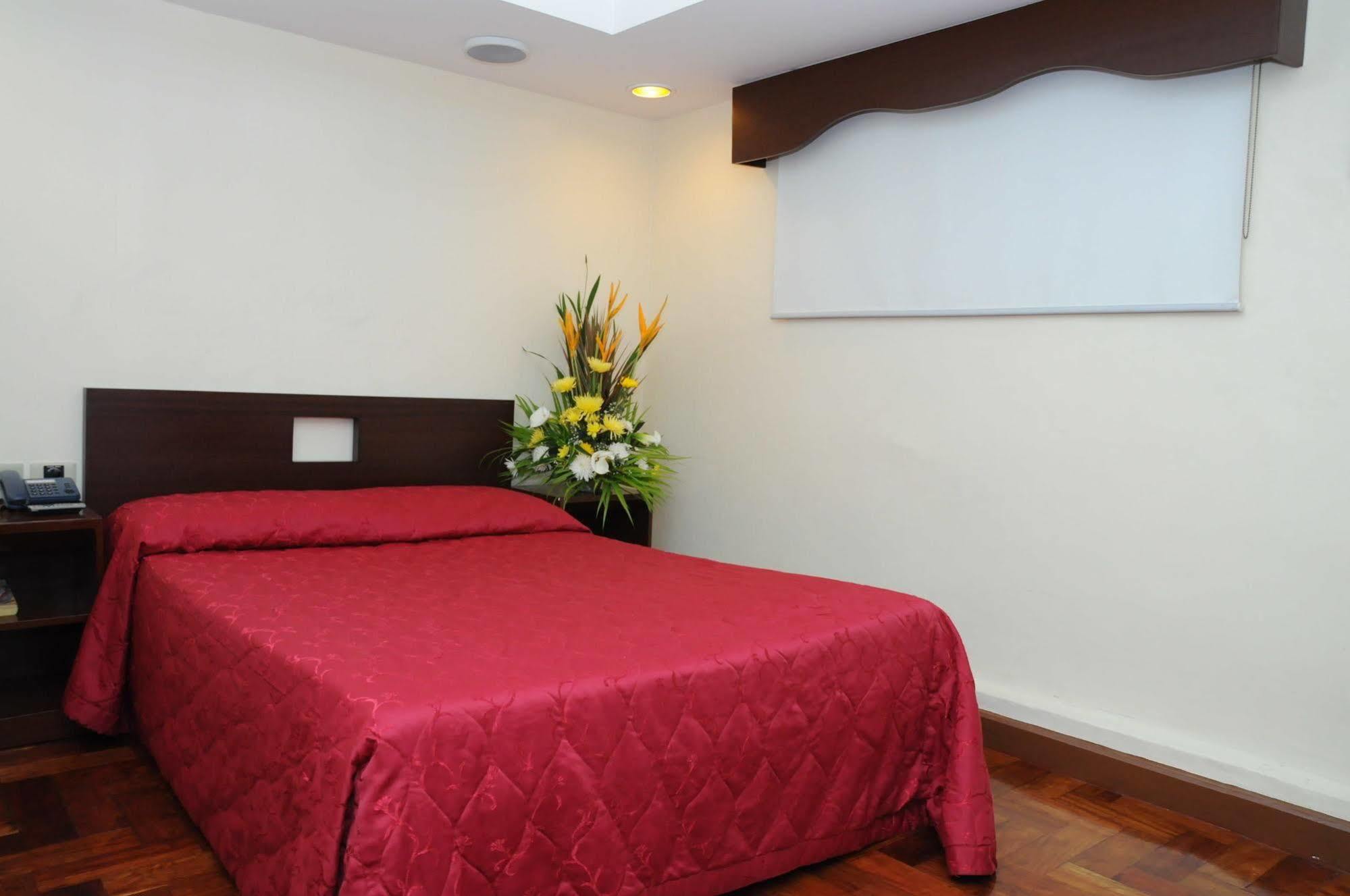 Cherry Blossoms Hotel Manila Bagian luar foto