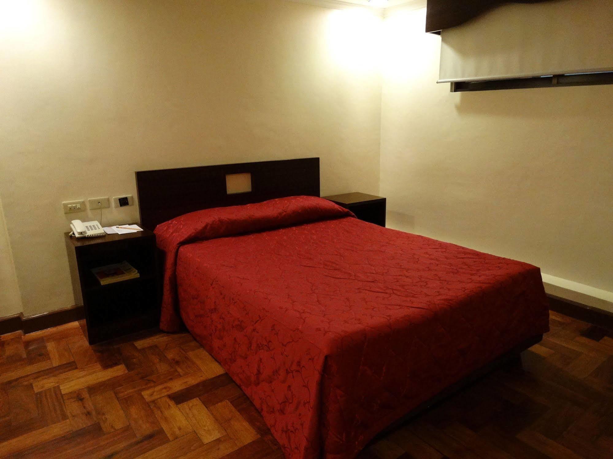 Cherry Blossoms Hotel Manila Bagian luar foto