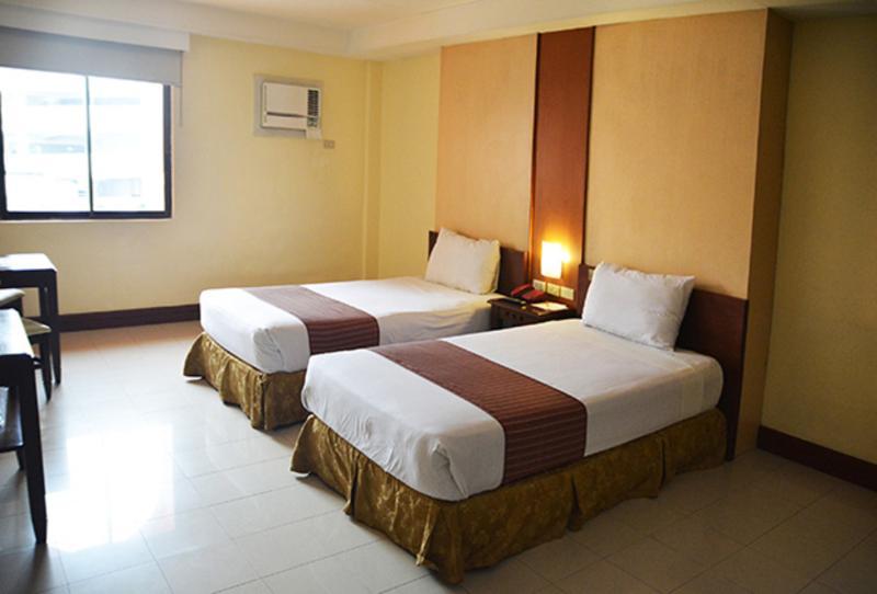Cherry Blossoms Hotel Manila Bagian luar foto