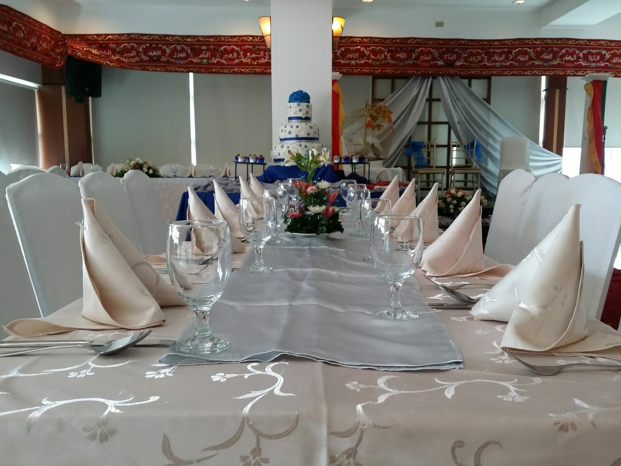 Cherry Blossoms Hotel Manila Bagian luar foto
