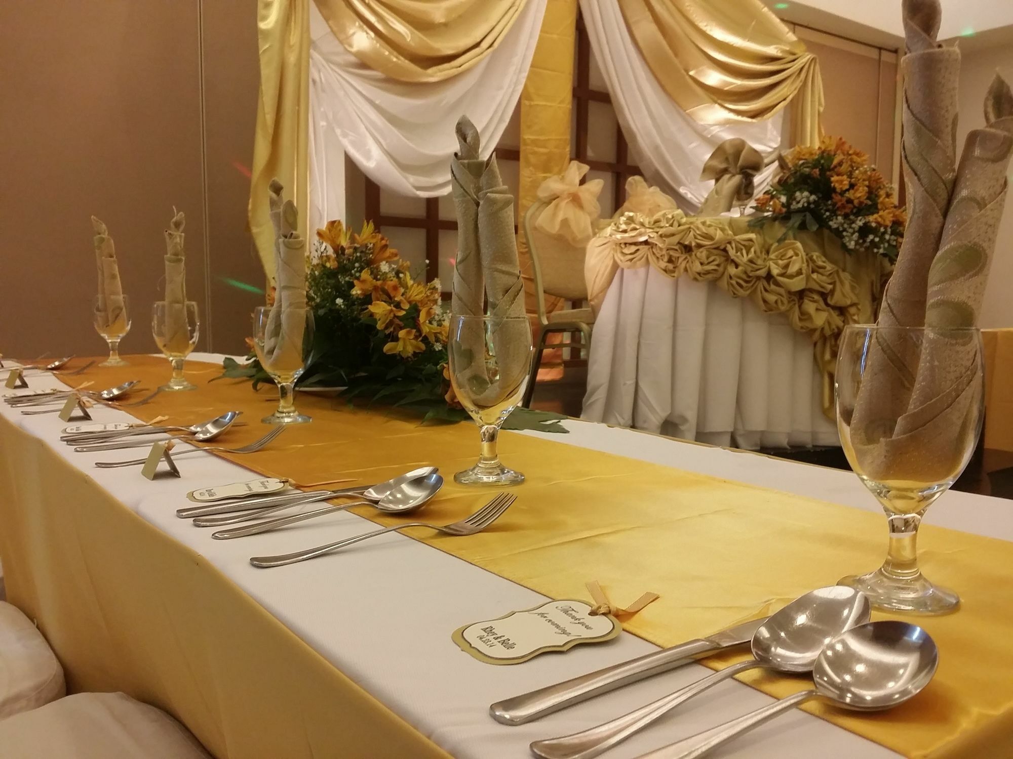 Cherry Blossoms Hotel Manila Bagian luar foto